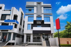 Address of Super Collection O Hosepet College Road Formerly Mega Inn