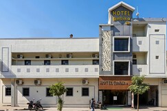 Hotel Ambika Dx - Walking Distance From Railway Station