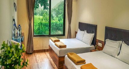 WHISPERING PEEPUL HOSPITALITY SERVICES Room Type - Deluxe room