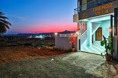Friendz Villa - 3BHK with Private Pool and Wi-Fi