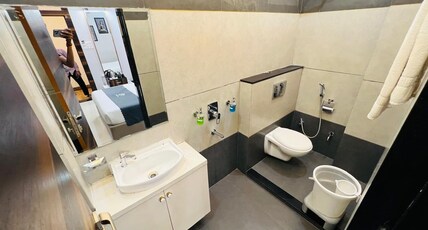 Hotel Madhur Room Type - Standard King Bed Room