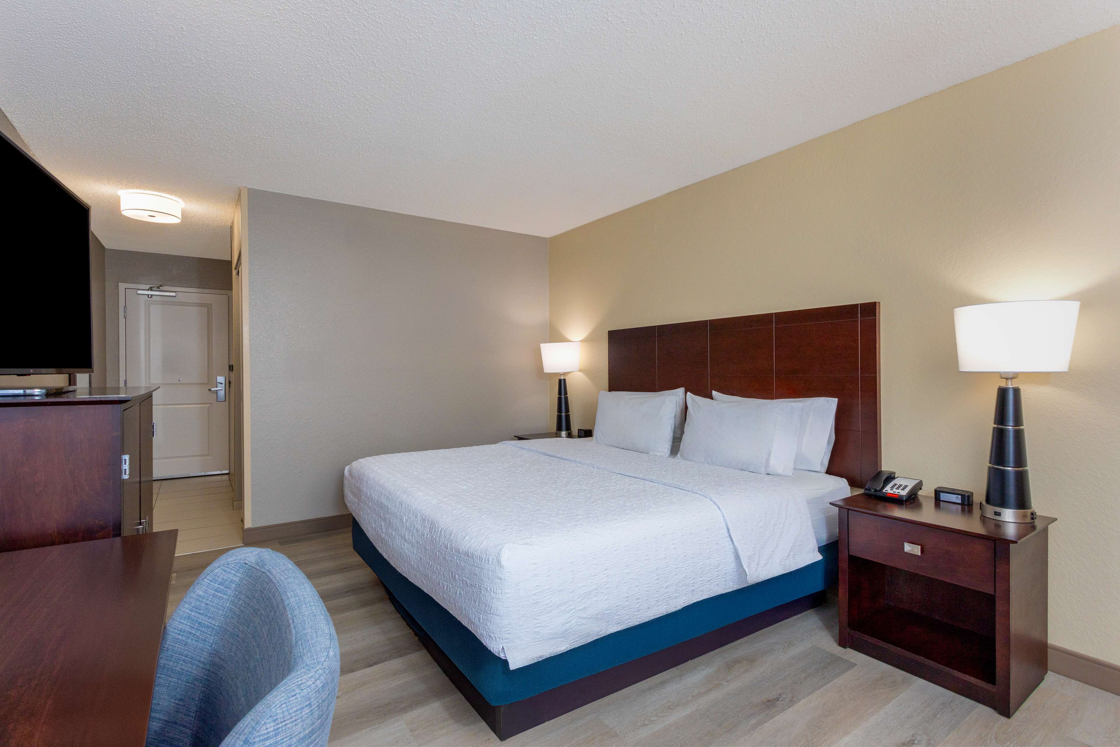 Hampton Inn Orlando-Airport - Tap to explore photos