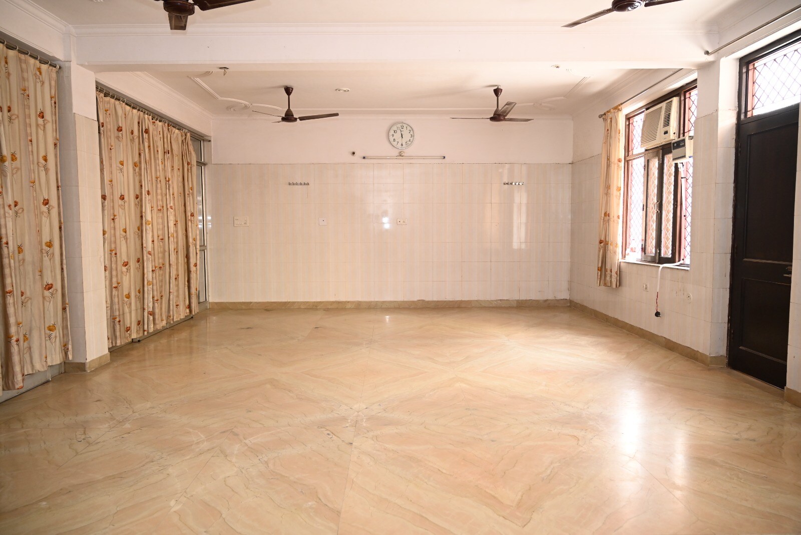 Sarva Darshan Ashram - Tap to explore photos