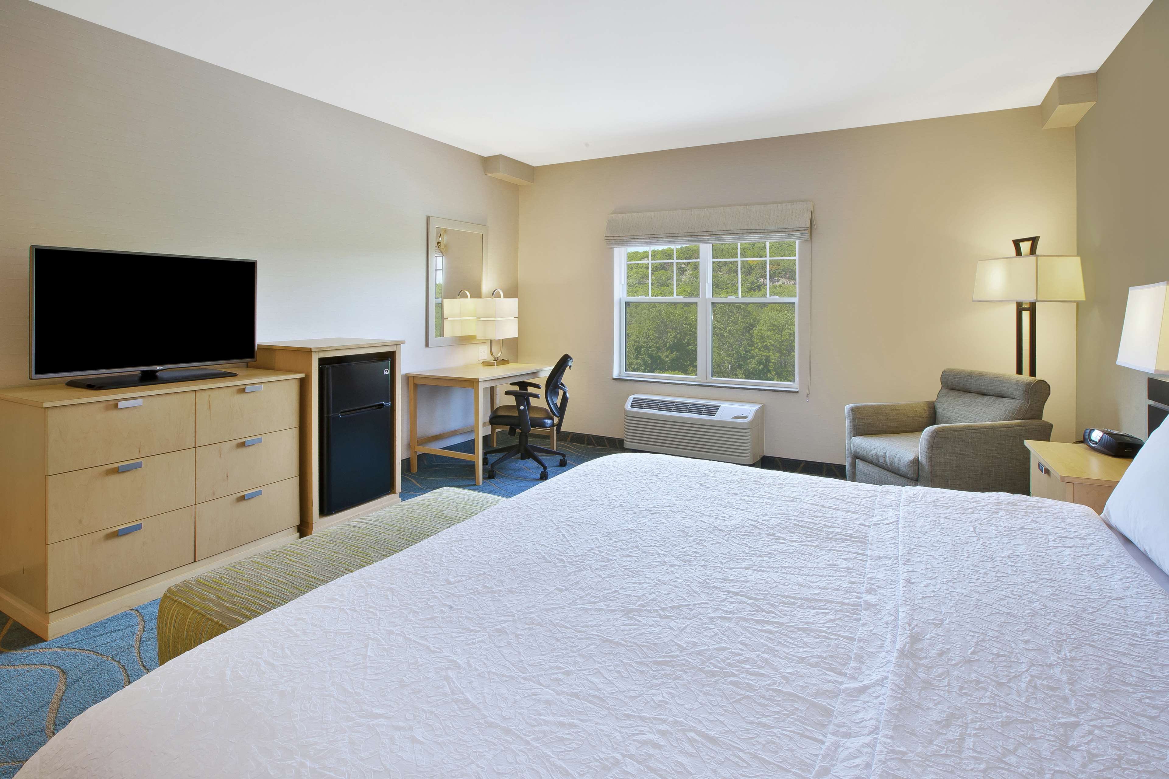 Hampton by Hilton Bar Harbor - Tap to explore photos