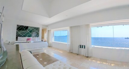 Best Western Plus Luna del Mar Room Type - Suite-1 King Bed, Non-Smoking