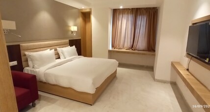 The Sapphire Grand Room Type - DELUXE ROOM