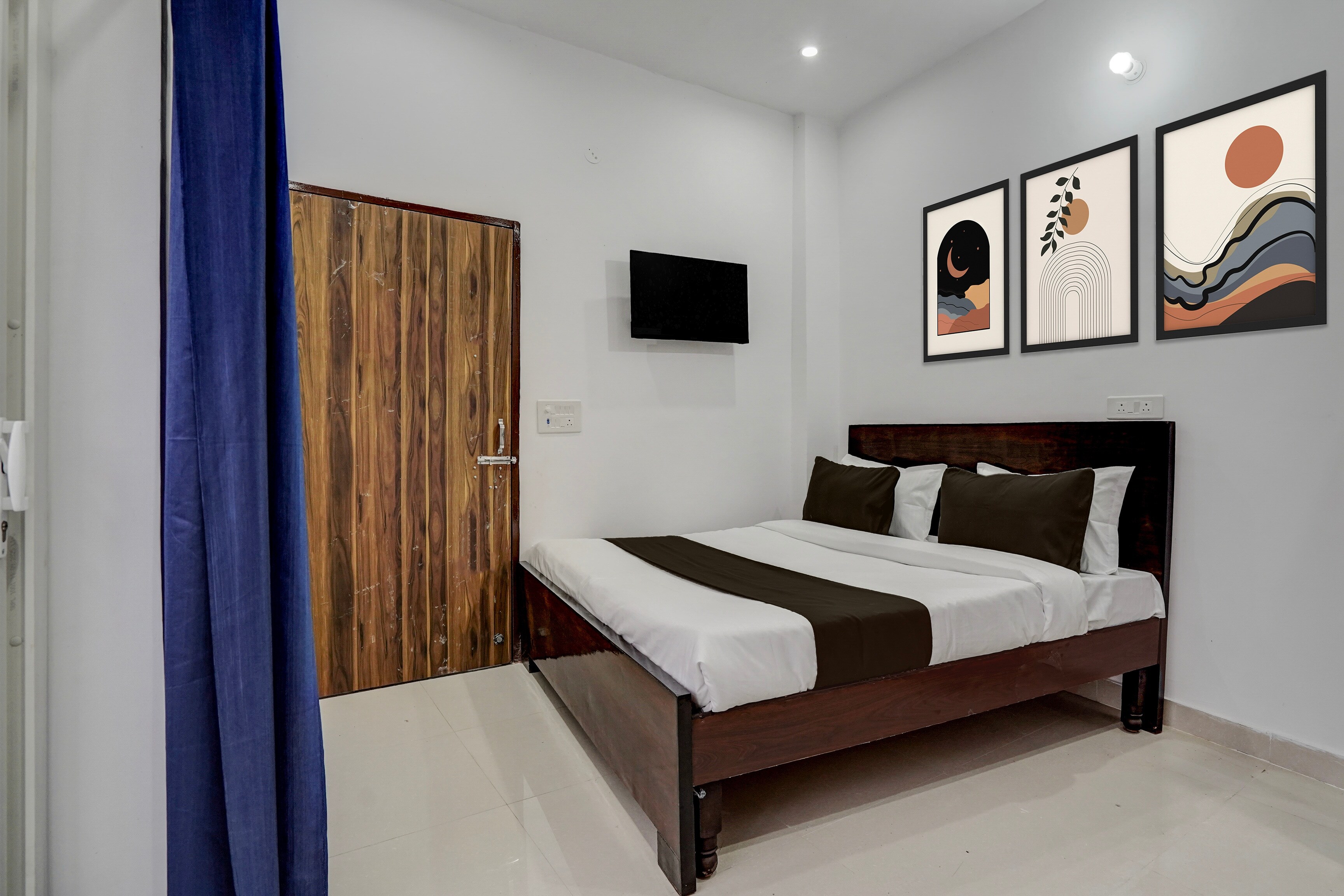 Hotel O SGT University Road Formerly Budhera - Tap to explore photos