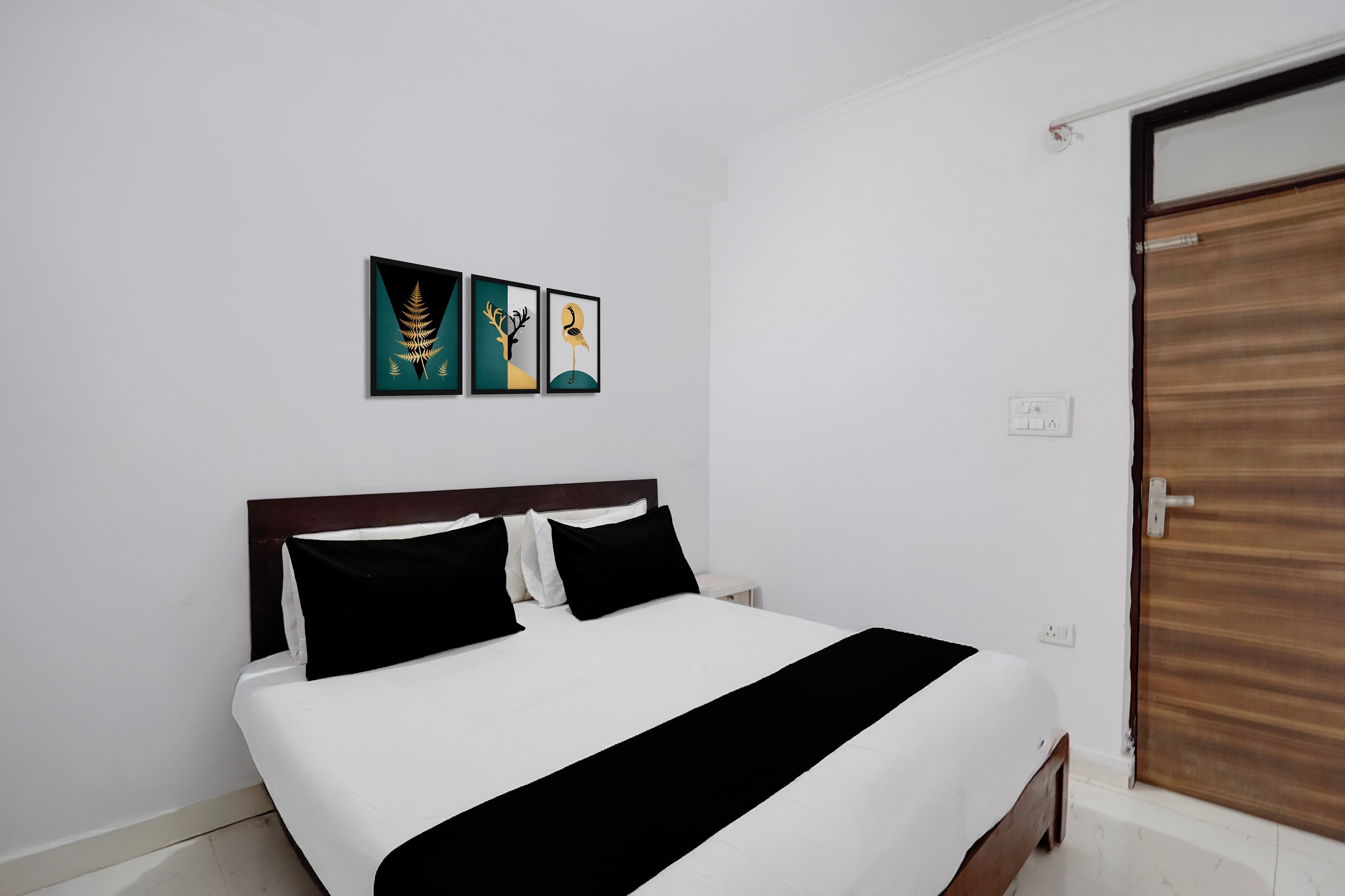 Spot On Hotel Rosha Palace - Tap to explore photos