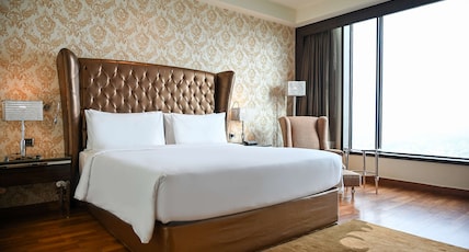 Radisson Blu Hotel New Delhi Paschim Vihar Room Type - Business class room with King Bed & Bath tub Radisson Blu Hotel New Delhi Paschim Vihar Room Type - Business class room with King Bed & Bath tub