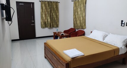 Thanesh Residency & Lodge Room Type - AC Deluxe