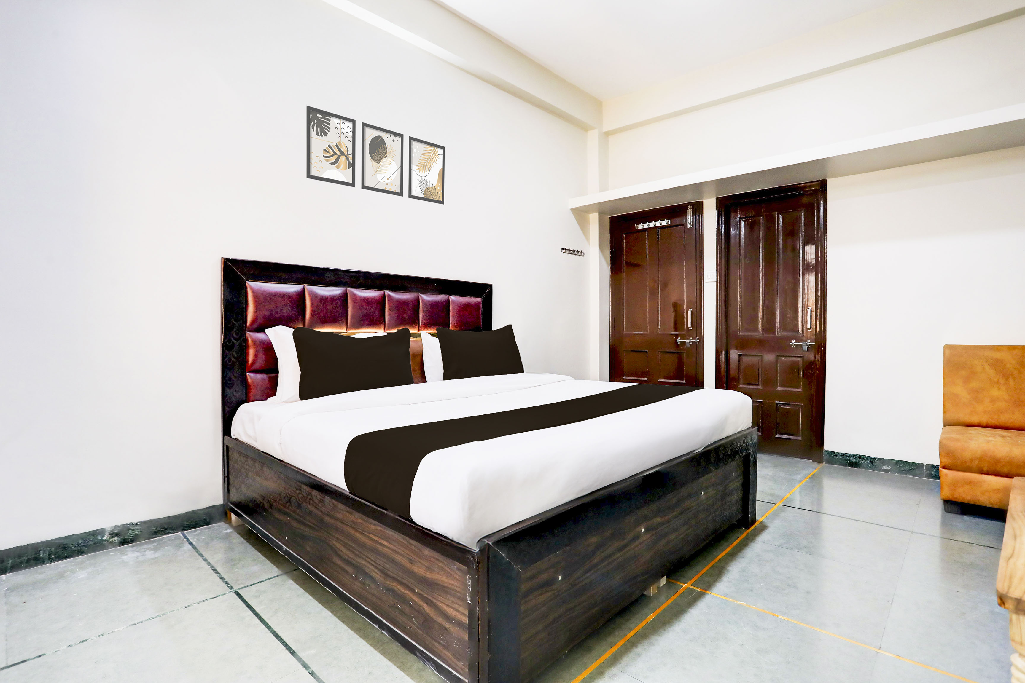 Hotel O The Baba Gest House - Tap to explore photos