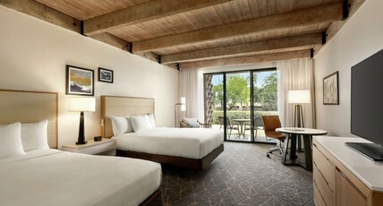 DoubleTree by Hilton Paradise Valley Resort Scottsdale Room Type - 2 QNS CAMELBACK POOL VIEW