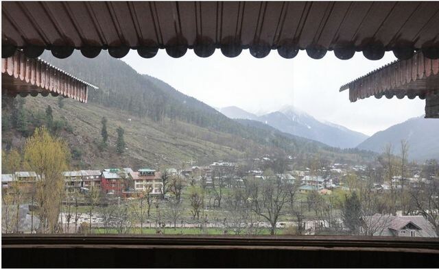 Roshan Resort - Tap to explore photos