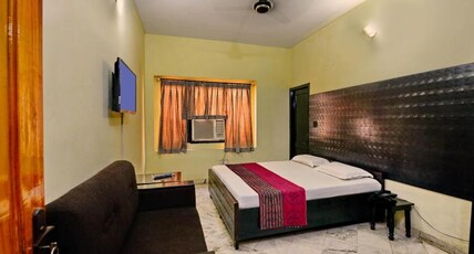 Gaurav Boarding House Room Type - Deluxe AC Room Gaurav Boarding House Room Type - Deluxe AC Room