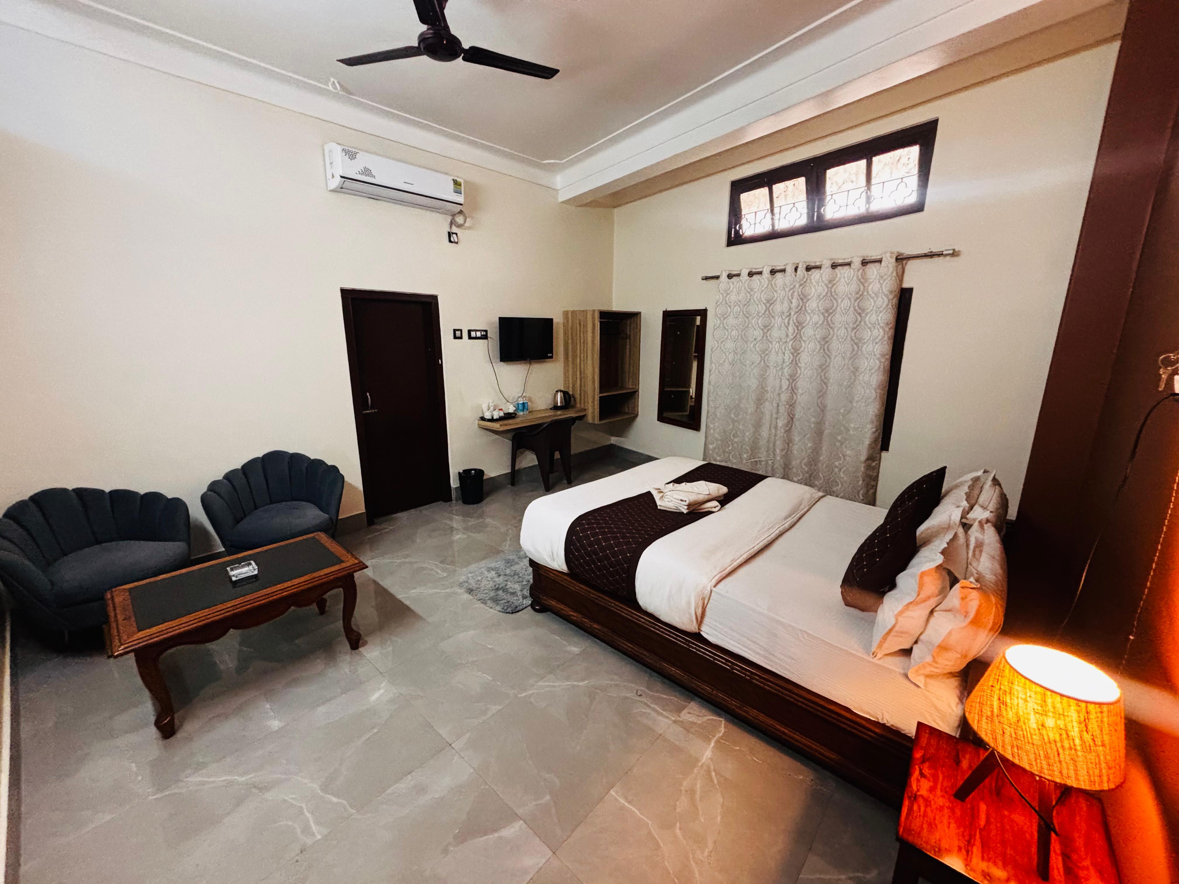 Hotel Piccadilly - Tap to explore photos