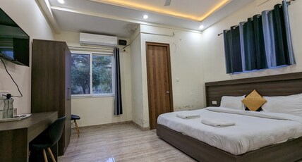 Back Stayz Hostel Room Type - Deluxe Double Bed Private Ensuite