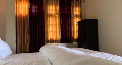 Awara Hostels & Dormitory Room Type - 1BHK Family Flat Near KGMU Chowk