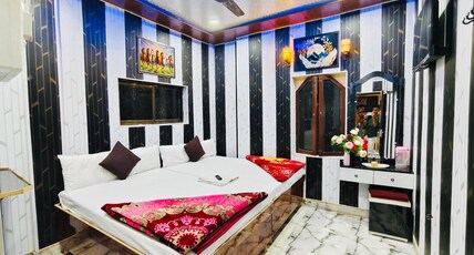 Varanasi Dream Guest House Room Type - FOUR BED DELUXE ROOM NON AC