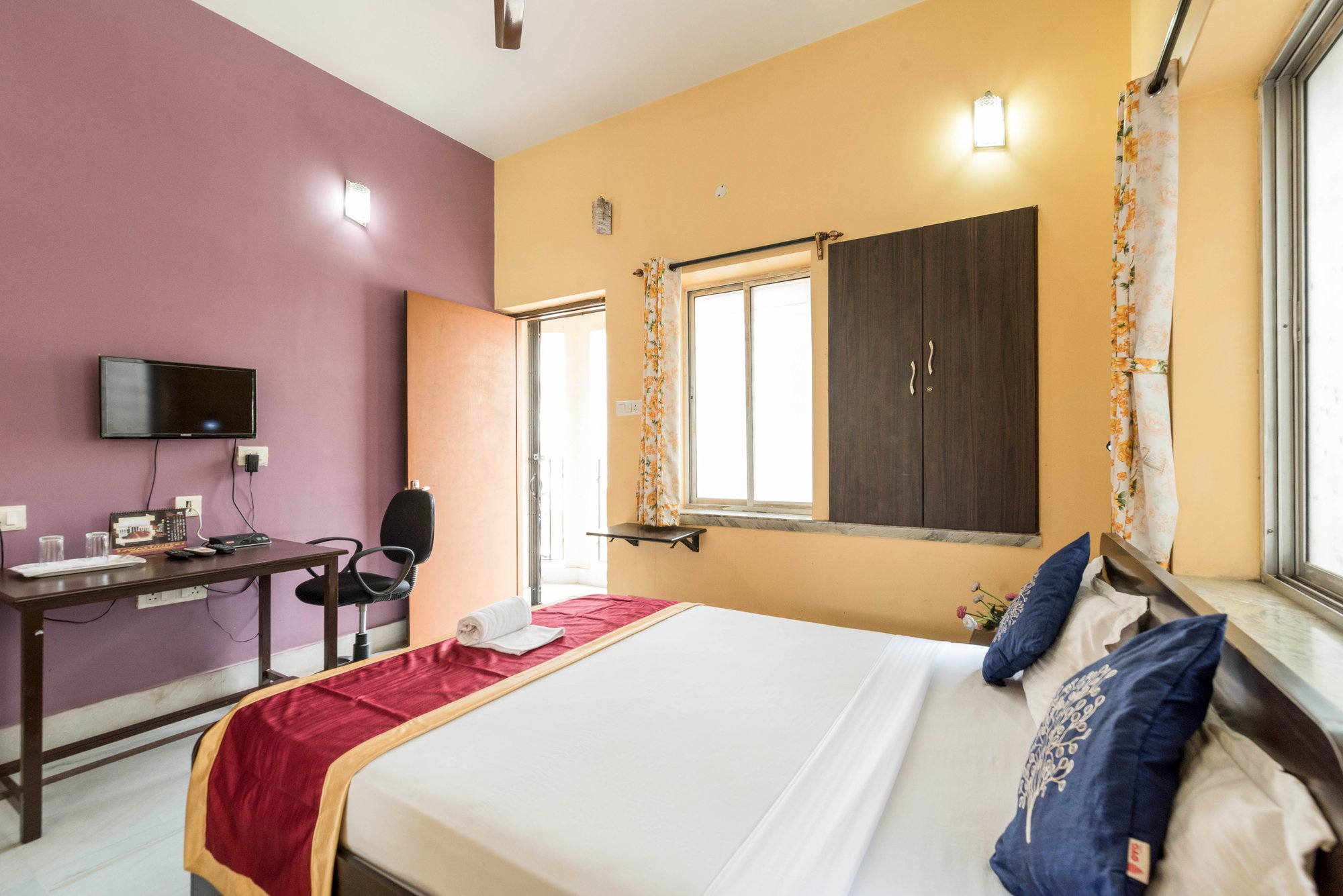 Swastineer Guest House DL 84 - Tap to explore photos