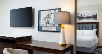 DoubleTree by Hilton Houston Medical Center Hotel & Suites Room Type - 1 BDRM SUITE-KING-KITCHEN