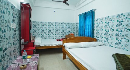 GOURANGA GUEST HOUSE Room Type - Deluxe Non AC Four bed