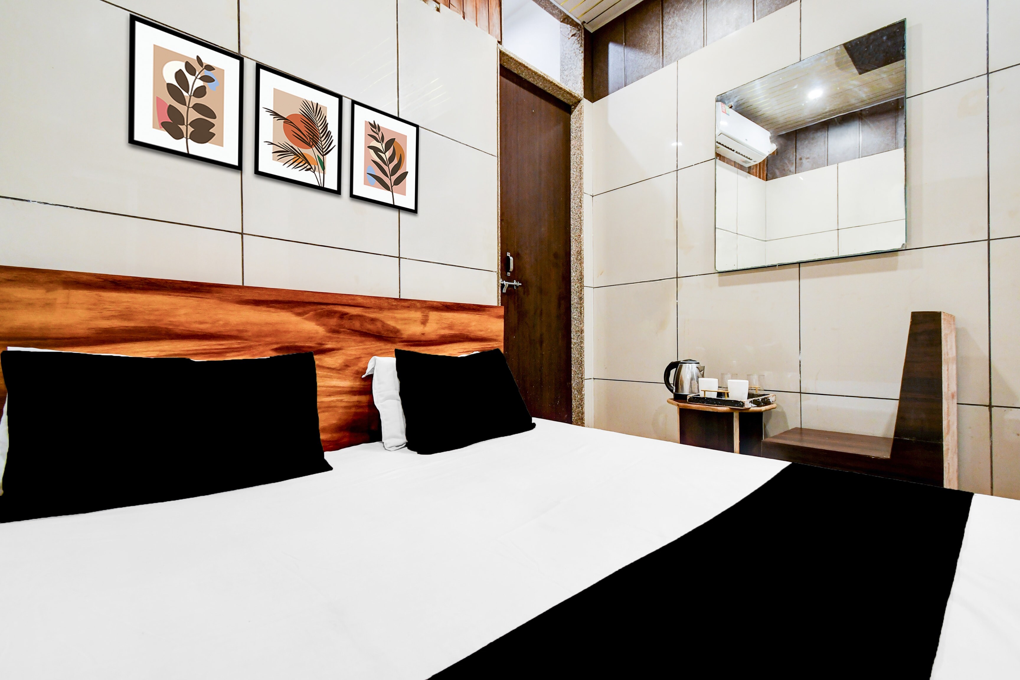 Hotel O Signature Guest House - Tap to explore photos