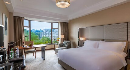 SOFITEL HANGZHOU WESTLAKE Room Type - LUXURY ROOM, Club Sofitel Access, One King-Size Bed