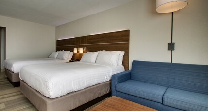 Holiday Inn Express & Suites Wapakoneta, an IHG Hotel Room Type - 2 Queen Suite Sofa Bed