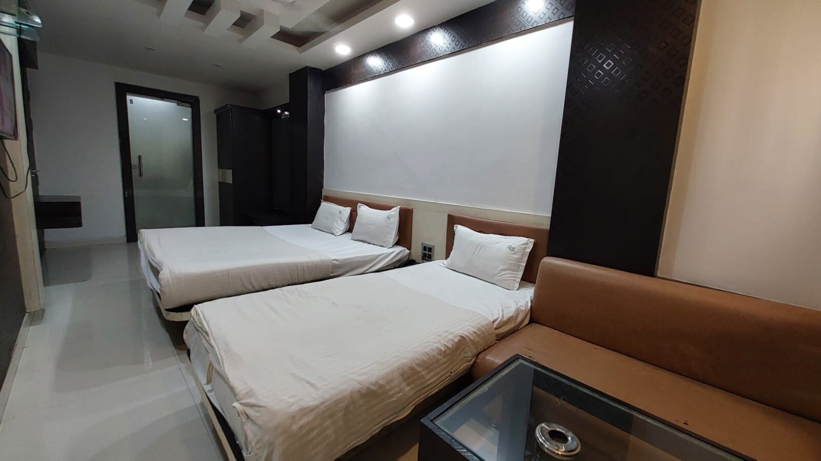 Hotel Shree Kishan Palace - Tap to explore photos