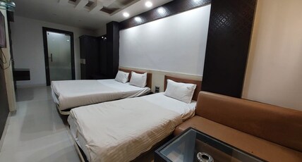 Hotel Shree Kishan Palace Room Type - Deluxe triple room