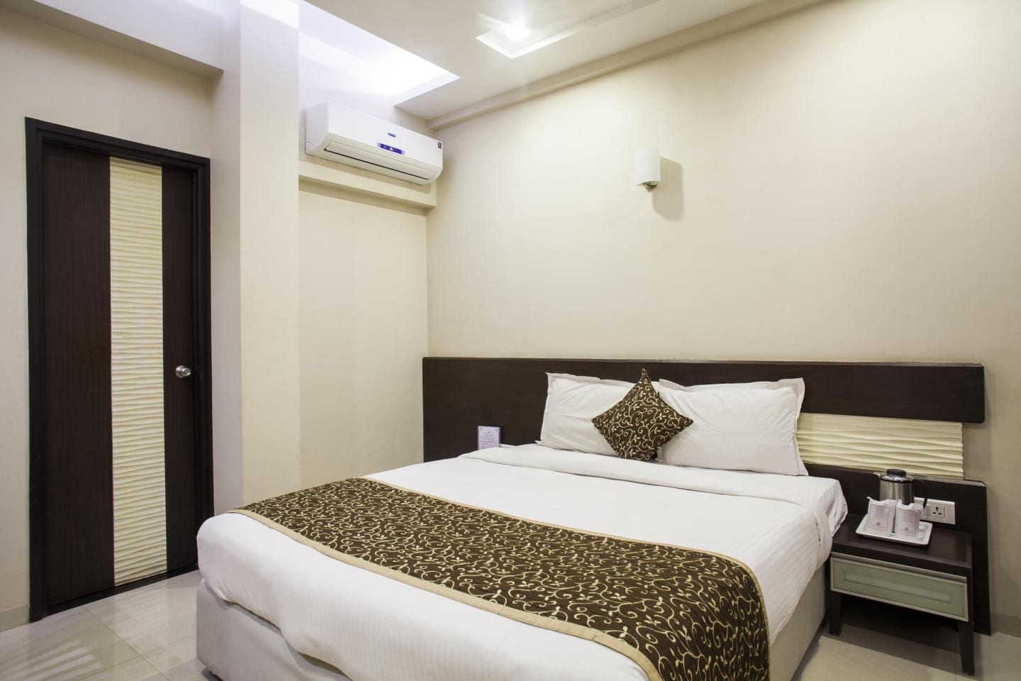 Hotel Shree Narayana By tia - Tap to explore photos