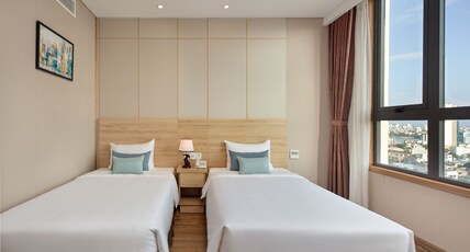 G8 Luxury Hotel Da Nang Room Type - Grand Deluxe Twin Room with City View