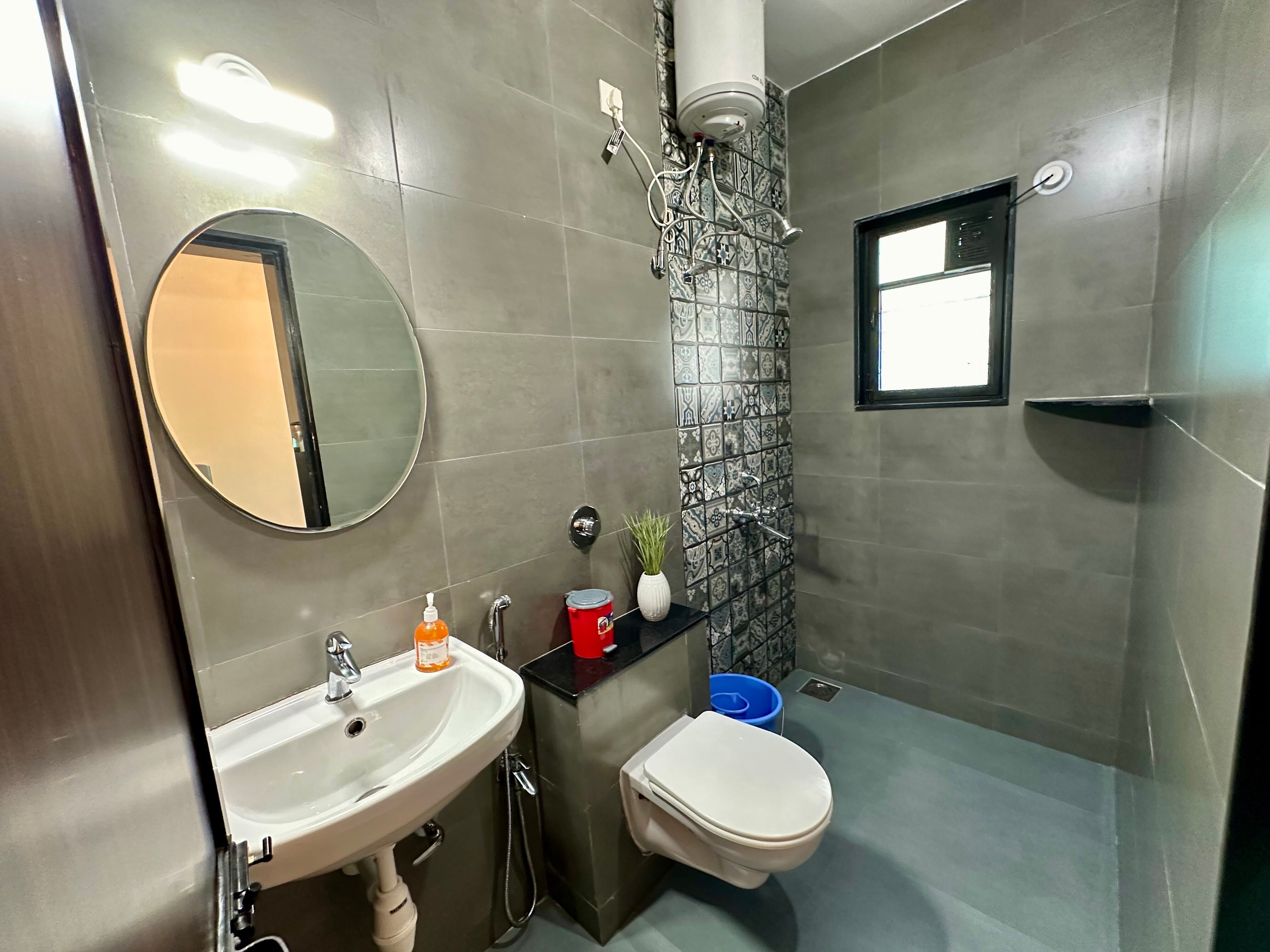 Sea Breeze - Tap to explore photos