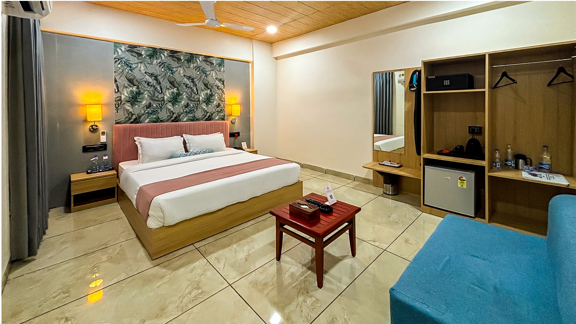 HOTEL LOTUS - Tap to explore photos