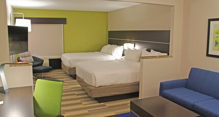 Holiday Inn Express Hotel & Suites Cape Girardeau I-55 Room Type - 2 Queen Suite Comm Accessible Tub