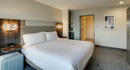 Holiday Inn Express Hotel & Suites Branson 76 Central, an IHG Hotel Room Type - 1 King Standard Mobility Accessible Tub Holiday Inn Express Hotel & Suites Branson 76 Central, an IHG Hotel Room Type - 1 King Standard Mobility Accessible Tub