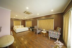 Akash Room 1 BR SF Terrace Stay By Sundowner