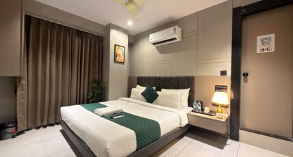 HOTEL LUXE ROOMS Room Type - Deluxe Room with Air Conditioning