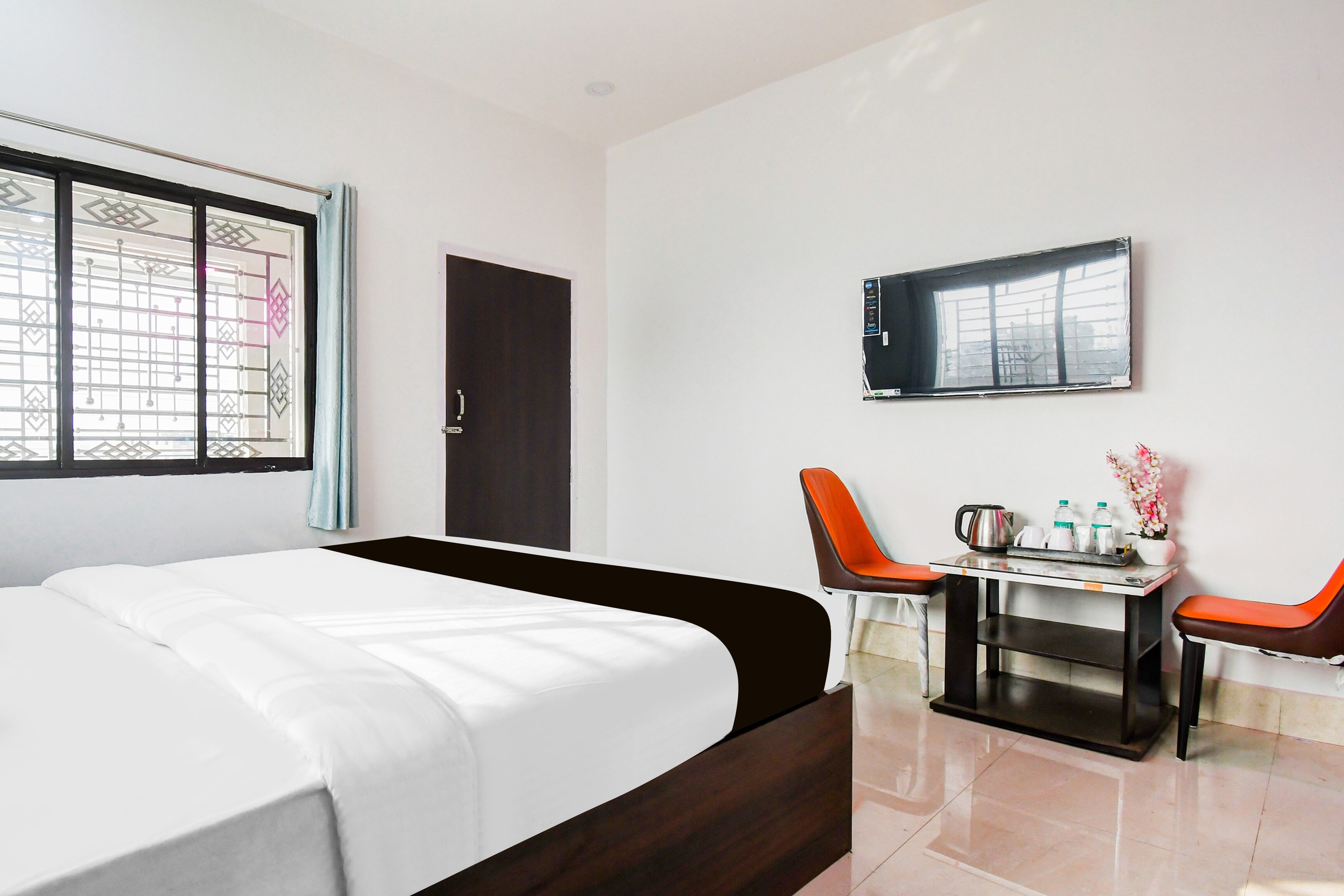 Hotel O by OYO Silver Park And Dhaba - Tap to explore photos