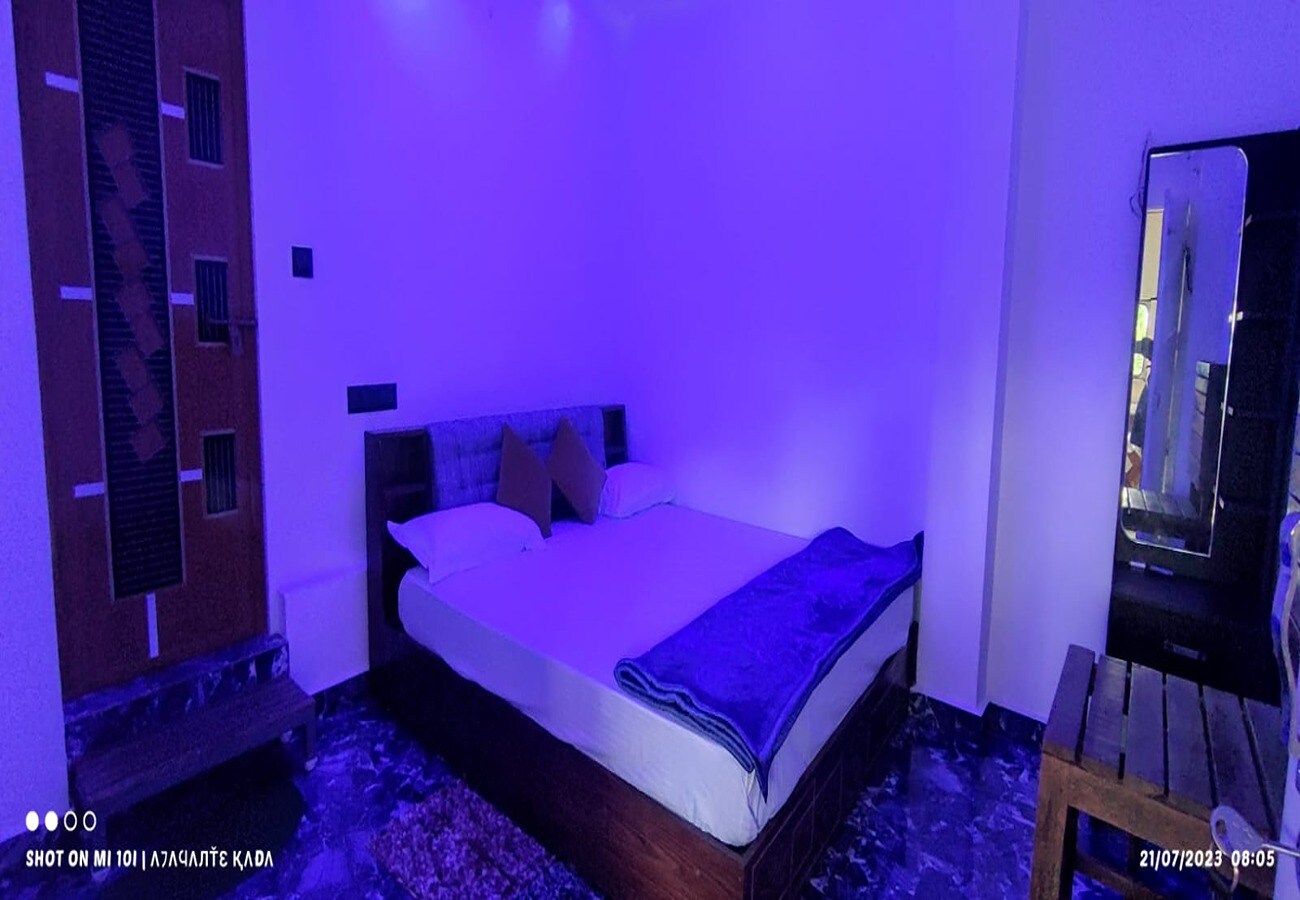 NatureHive Rooms Thekkady - Tap to explore photos