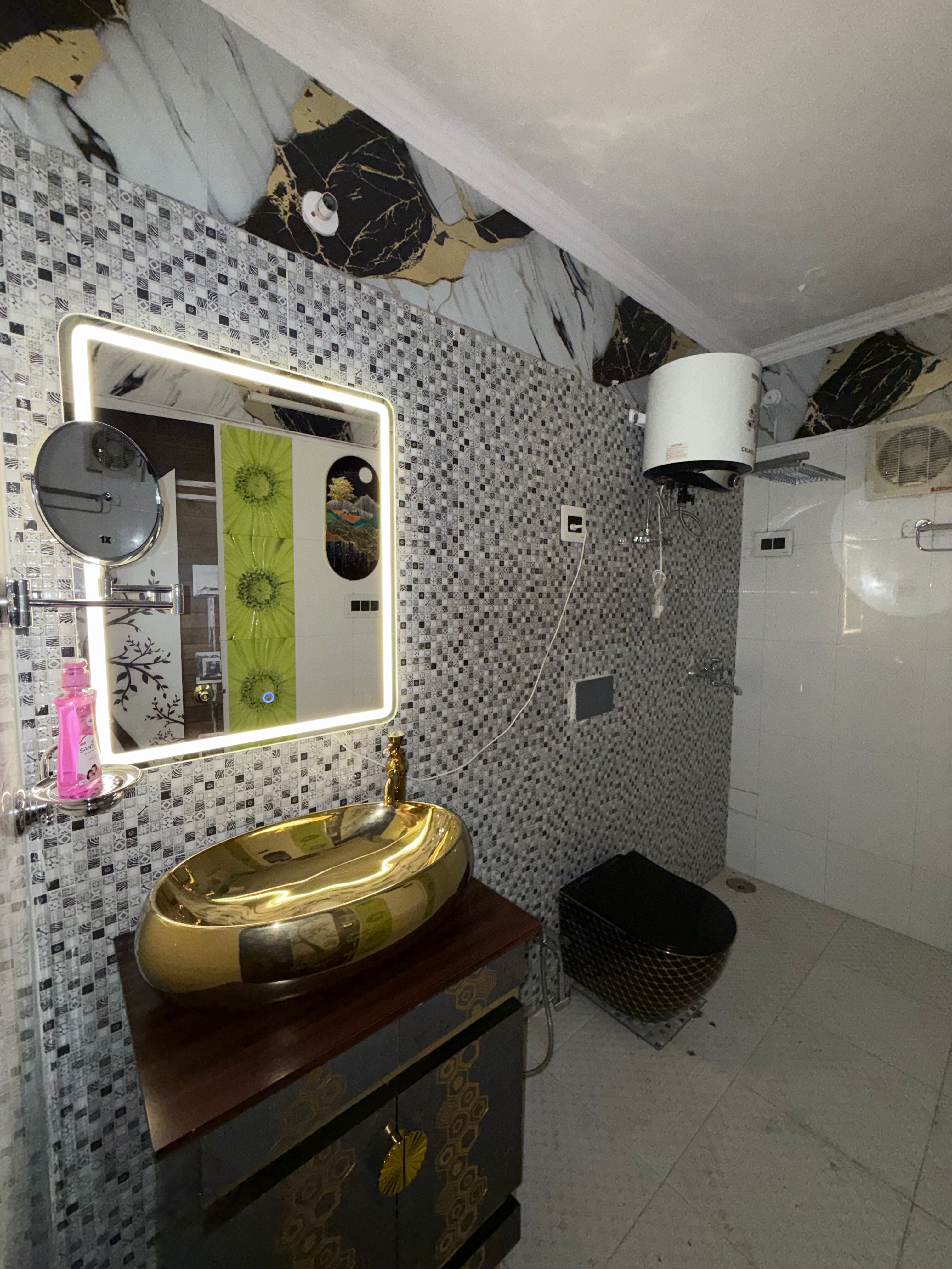LUCKNOW GUEST HOUSE - Tap to explore photos