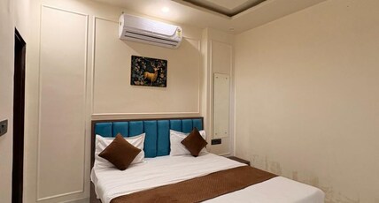 Hotel Shree Shyam and Restaurant Room Type - Deluxe Room