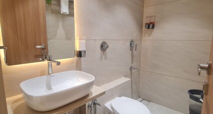MURLI HOTEL LUXURY ROOMS Room Type - Super Deluxe Room (Triple Bed)