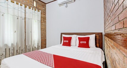Hotel O Nayo Homestay Syariah Room Type - Indonesia Deluxe Double Hotel O Nayo Homestay Syariah Room Type - Indonesia Deluxe Double