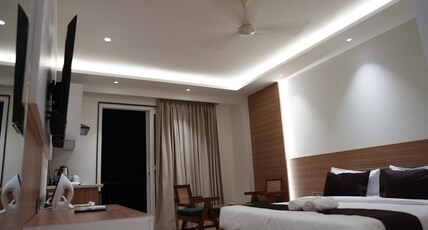 ARISTO GRAND SELECT GOLF COURSE ROAD Room Type - Premium Room