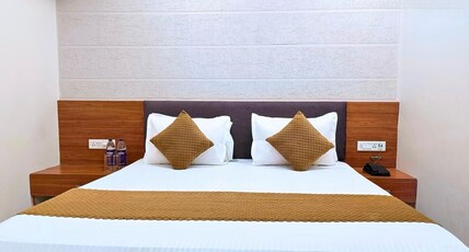 White Panda Hotels Royal Inn Room Type - Deluxe Room with Ensuite Bathroom & Fresh Towel White Panda Hotels Royal Inn Room Type - Deluxe Room with Ensuite Bathroom & Fresh Towel