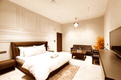 HOTEL MONDAY - Your Standard And Comfortable Stays