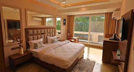 FlxHo Horizon ONE Luxury Hotel & Residences | Golf Course Rd Room Type - Deluxe Room with Balcony