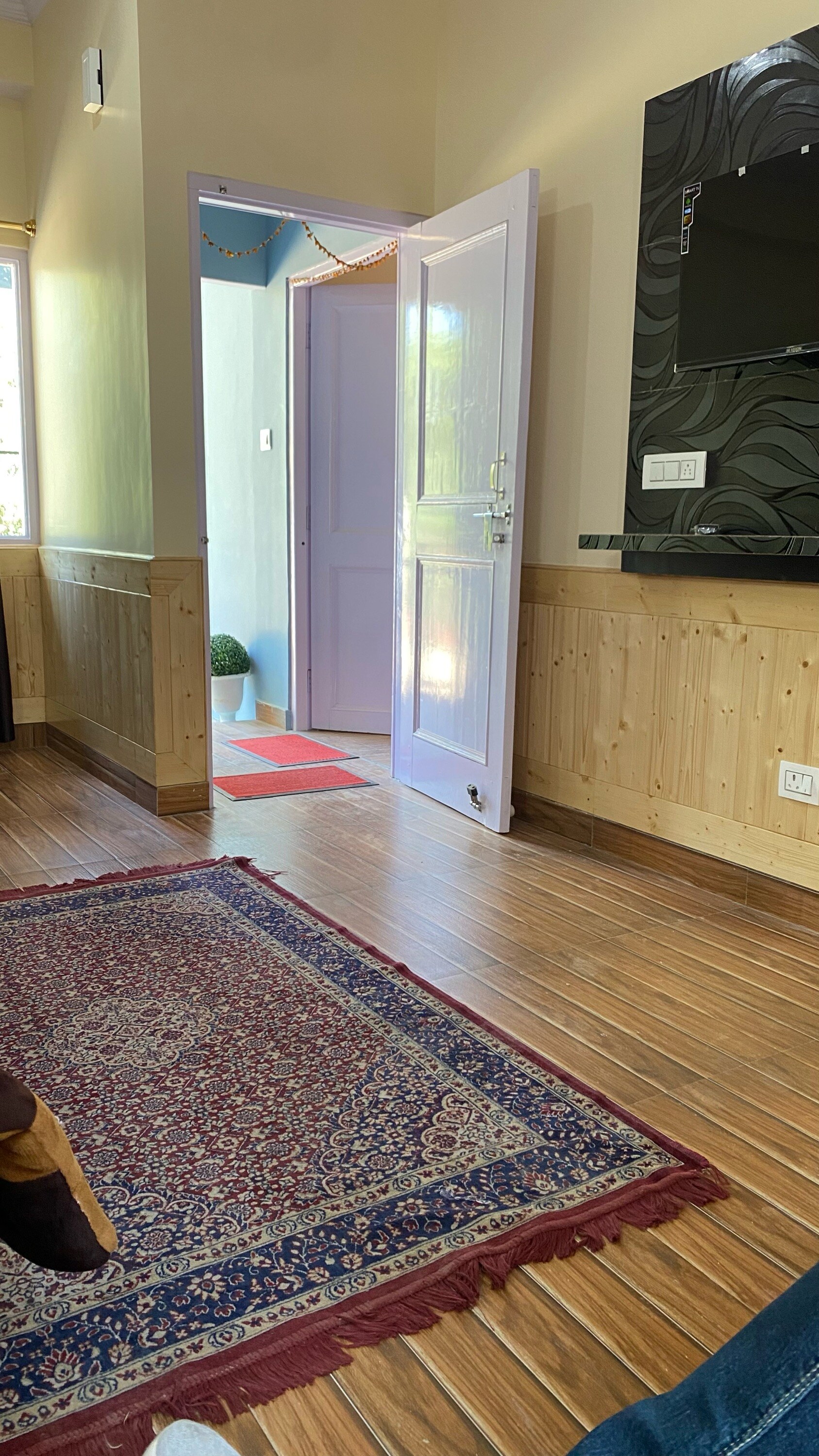 Aarini luxury home stay - Tap to explore photos