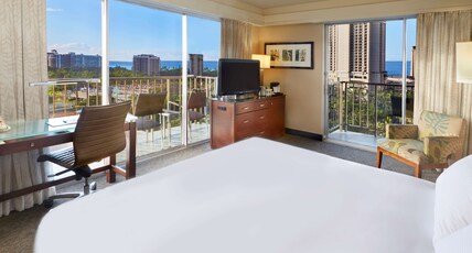 DoubleTree by Hilton Hotel Alana - Waikiki Beach Room Type - CORNER STE POV 1K 2 BALCON
